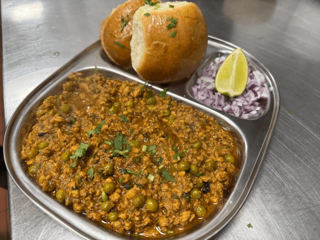 Chicken Keema Pav.