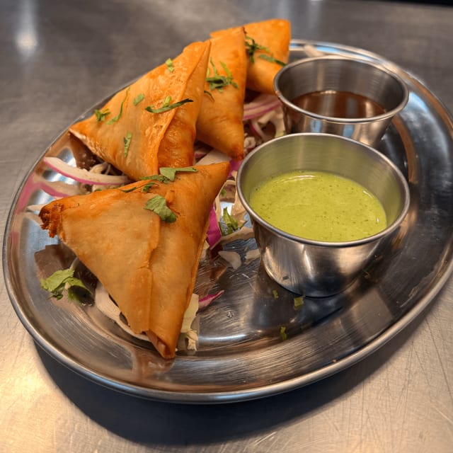 Onion Samosa (4 Pcs).